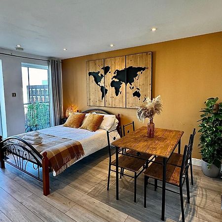 Appartement Cozy Flat With Balcony à Londres Extérieur photo