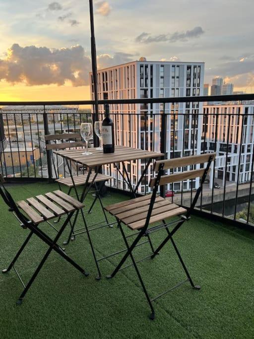Appartement Cozy Flat With Balcony à Londres Extérieur photo