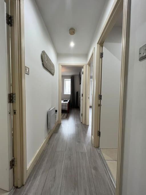 Appartement Cozy Flat With Balcony à Londres Extérieur photo